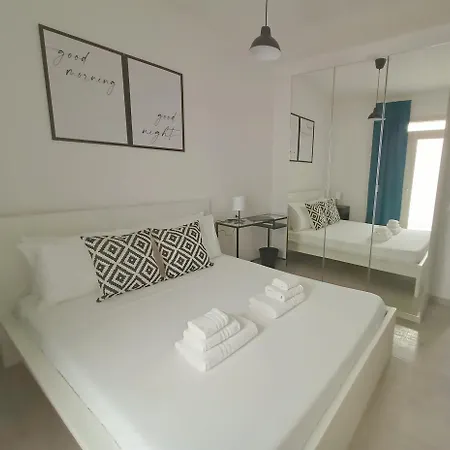 Chic Flat 6 Minutes Walking From The Lejlighed